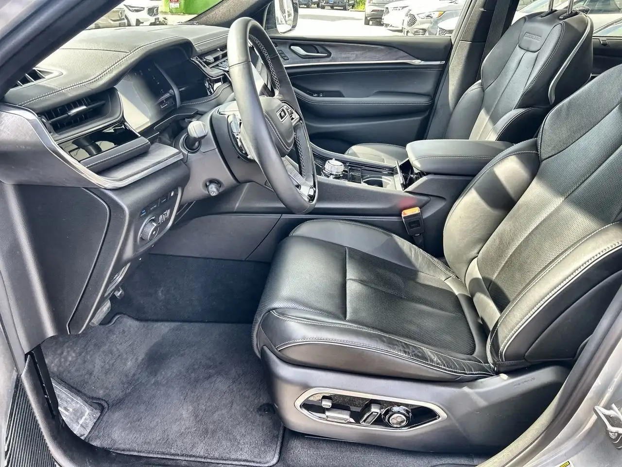 Jeep Grand Cherokee снимка Jeep Grand Cherokee