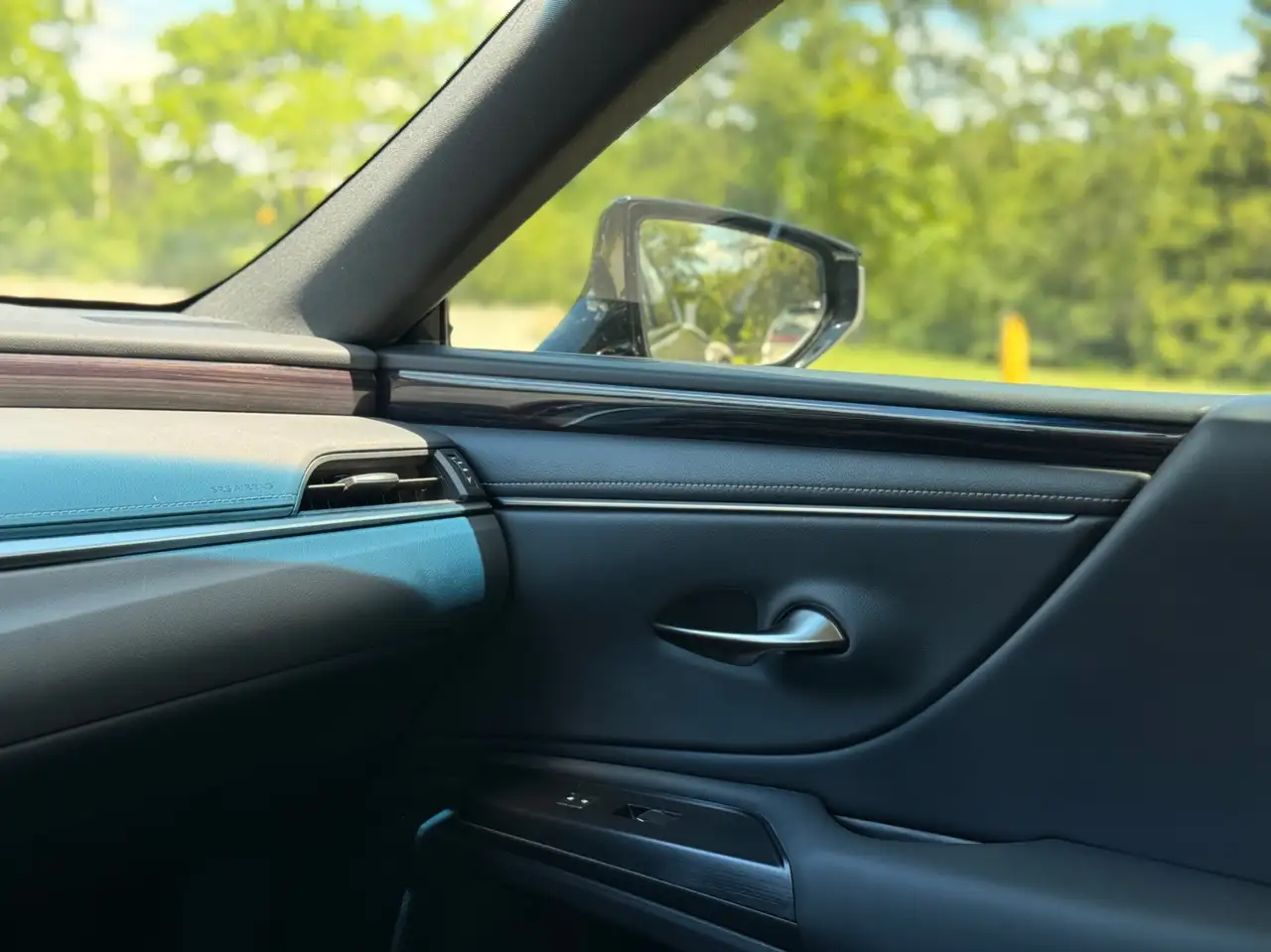 Lexus ES снимка Lexus ES