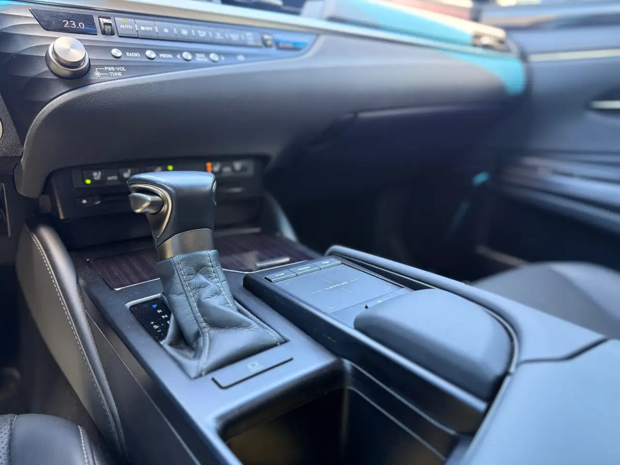 Lexus ES снимка Lexus ES