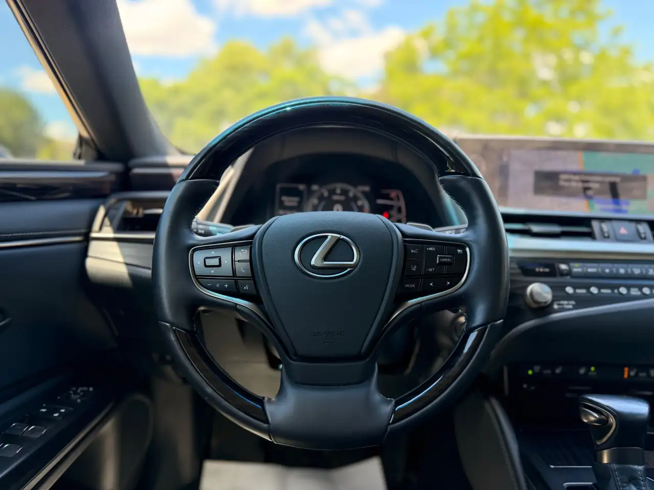 Lexus ES снимка Lexus ES