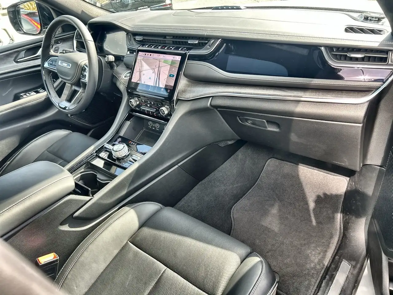 Jeep Grand Cherokee снимка Jeep Grand Cherokee