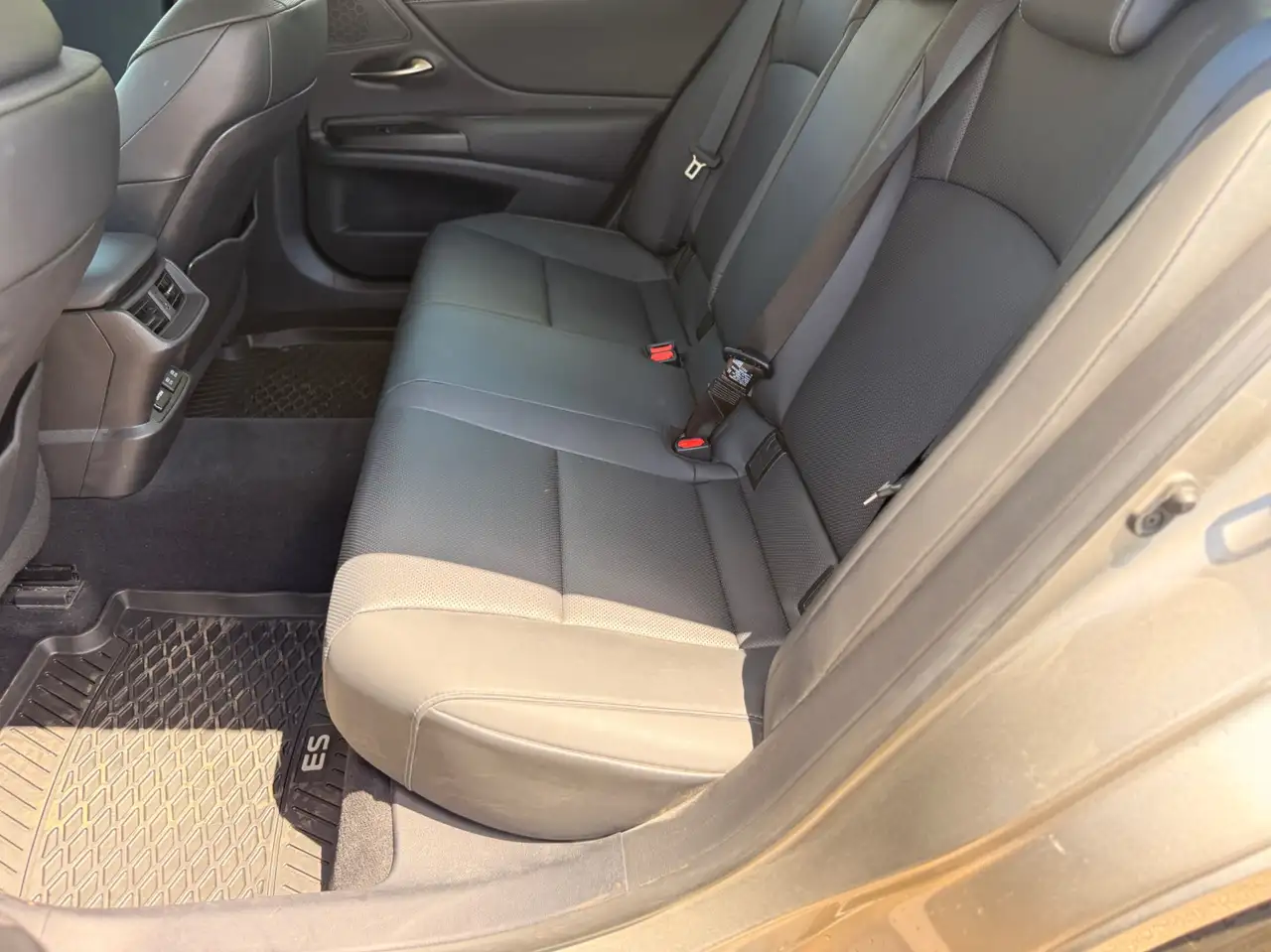 Lexus ES снимка Lexus ES