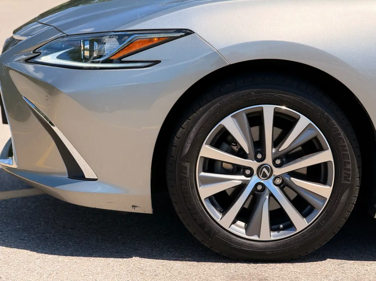 Lexus ES снимка Lexus ES