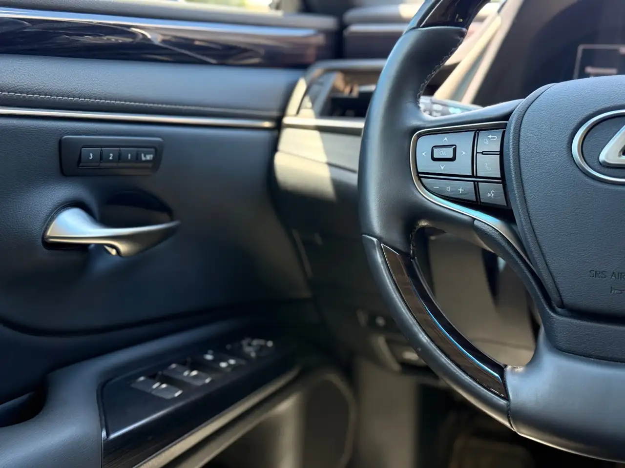 Lexus ES снимка Lexus ES