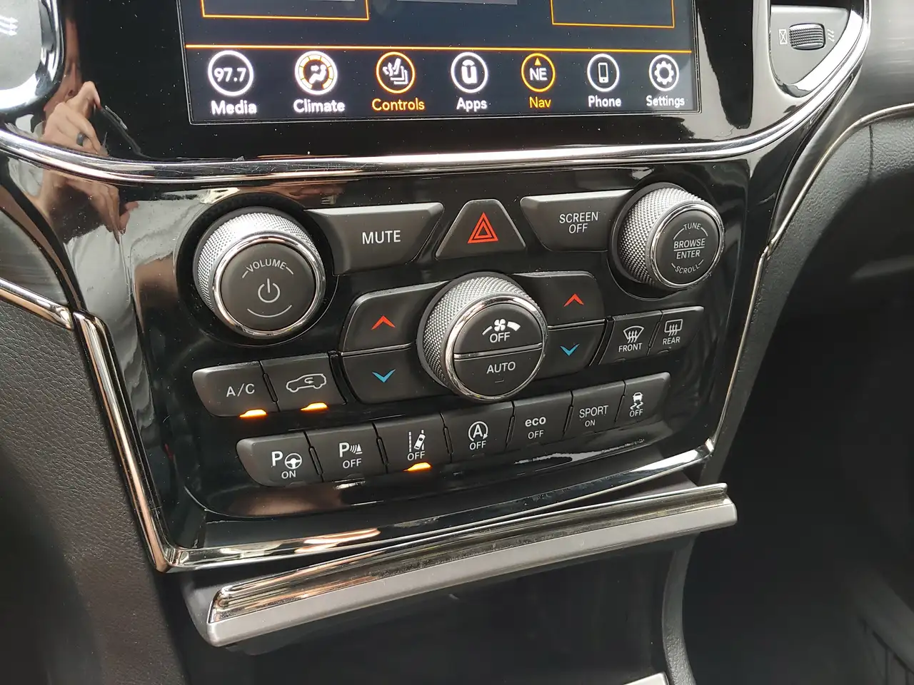 Jeep Grand Cherokee снимка Jeep Grand Cherokee