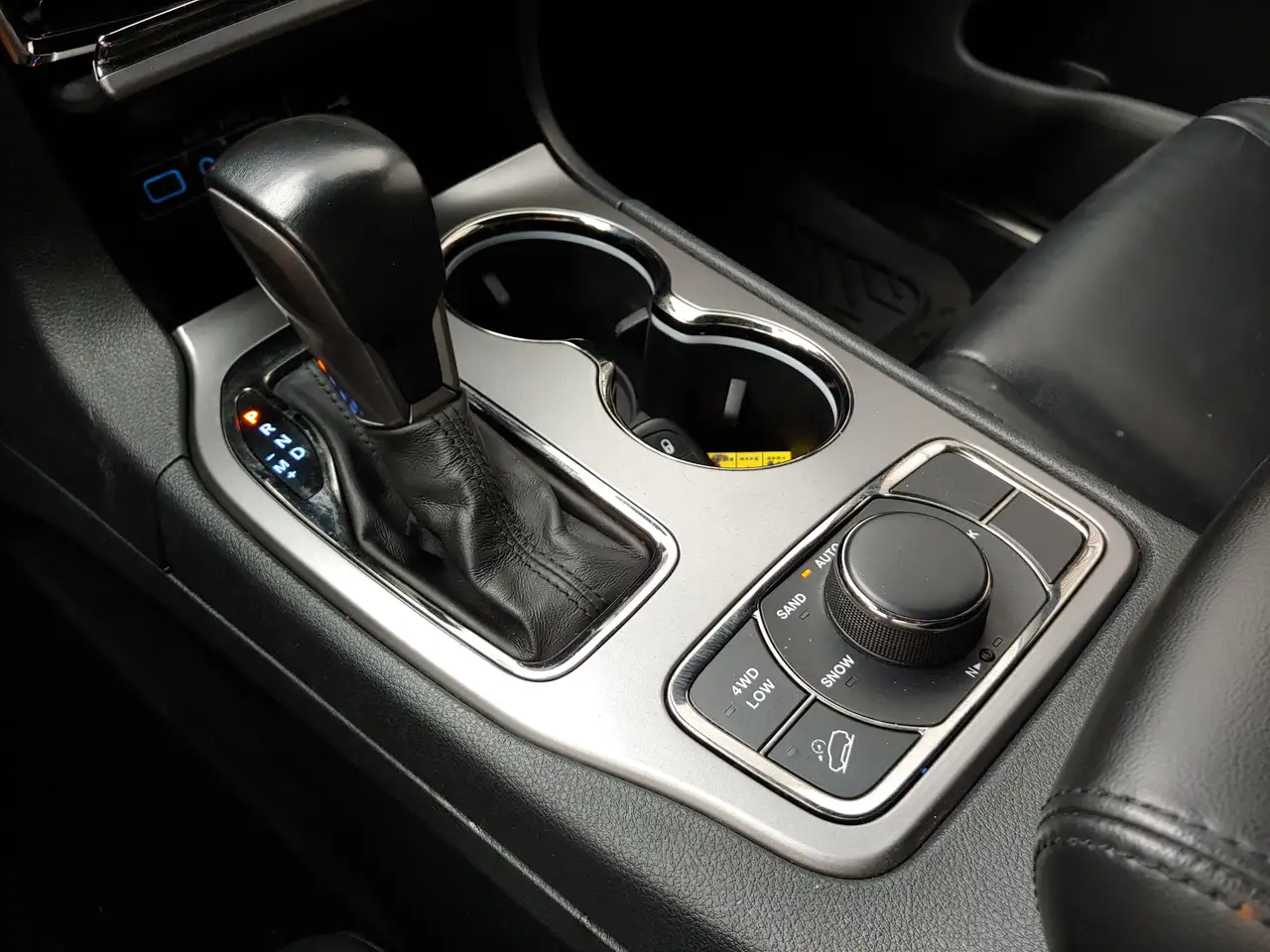 Jeep Grand Cherokee снимка Jeep Grand Cherokee