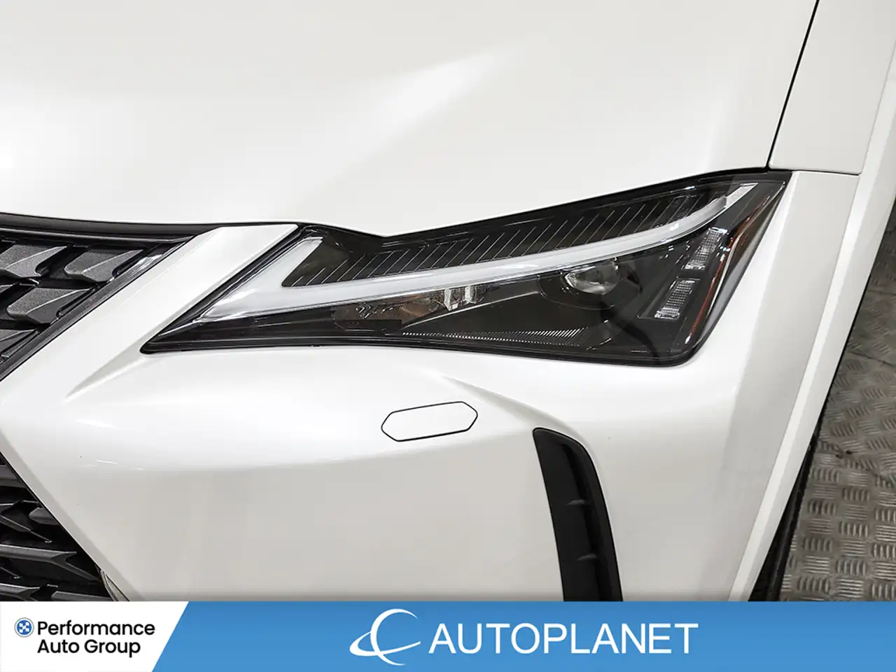 Lexus UX снимка Lexus UX