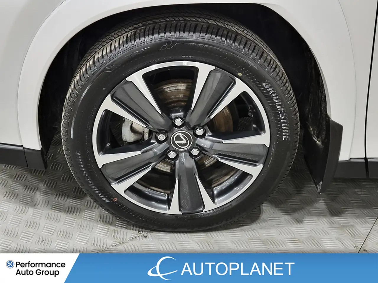 Lexus UX снимка Lexus UX