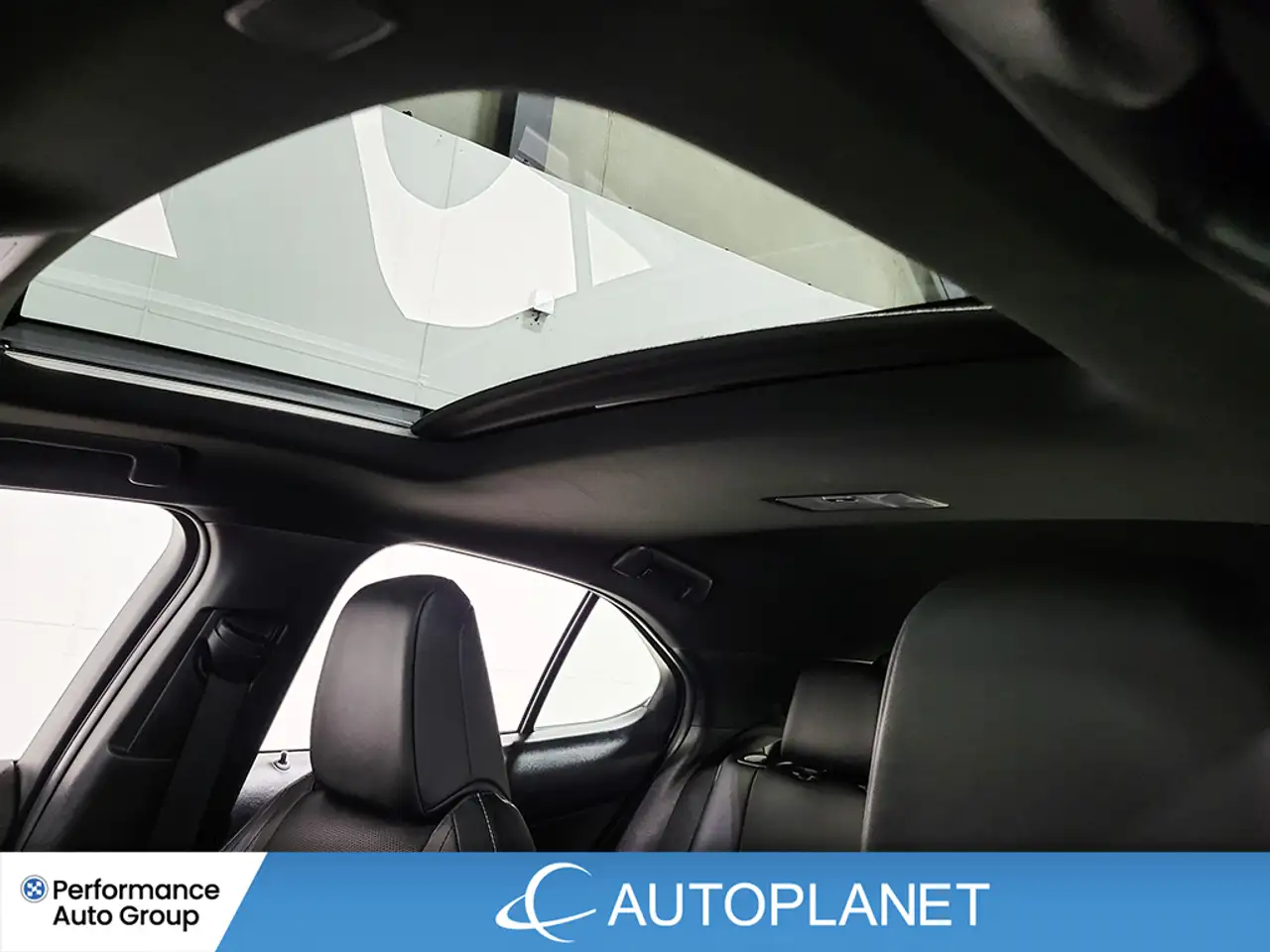Lexus UX снимка Lexus UX