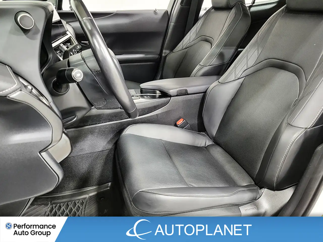Lexus UX снимка Lexus UX