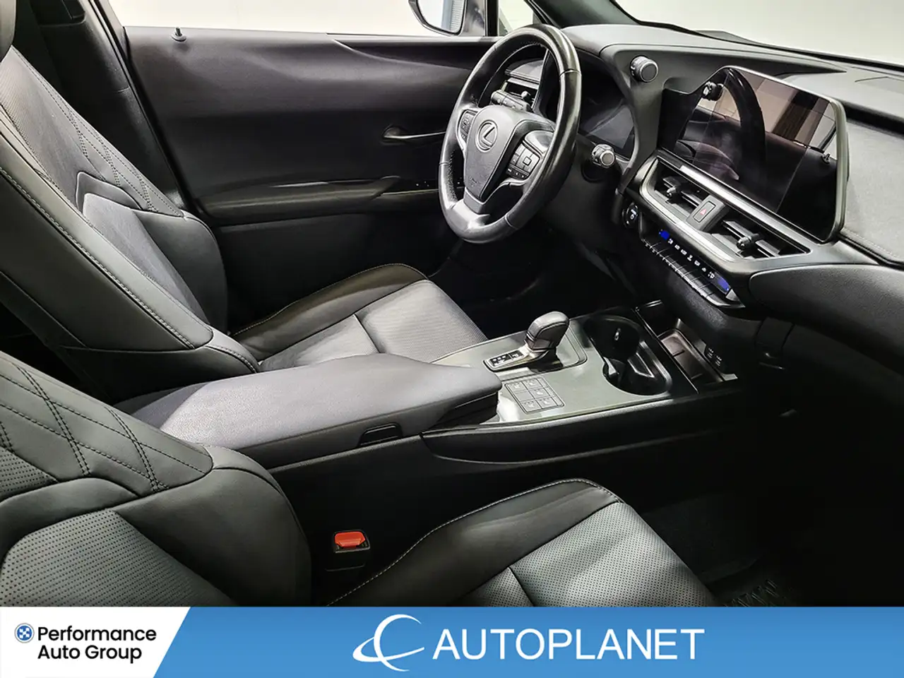 Lexus UX снимка Lexus UX
