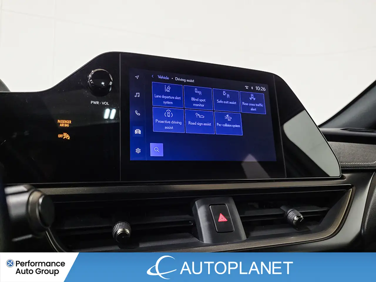 Lexus UX снимка Lexus UX
