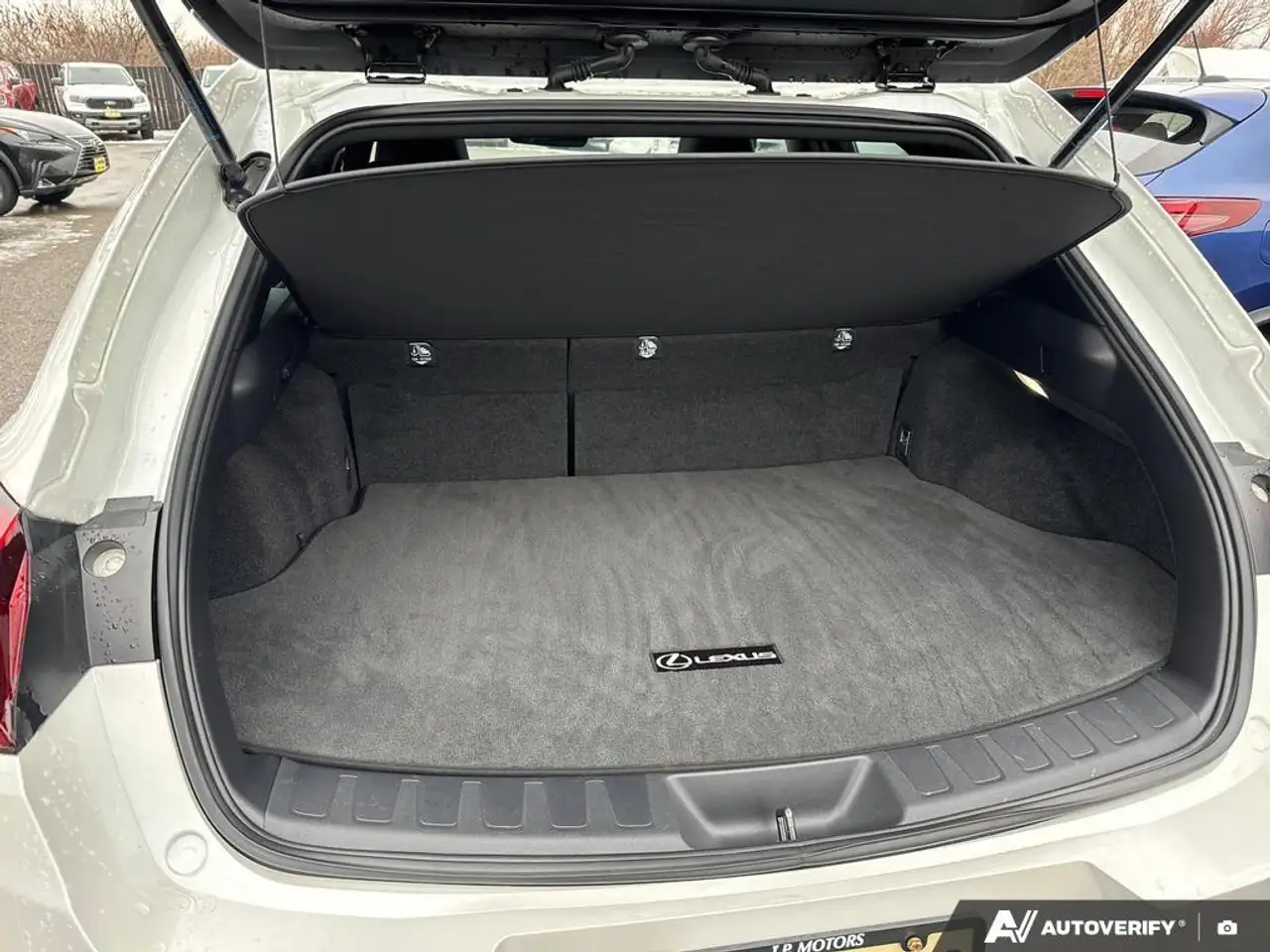 Lexus UX снимка Lexus UX
