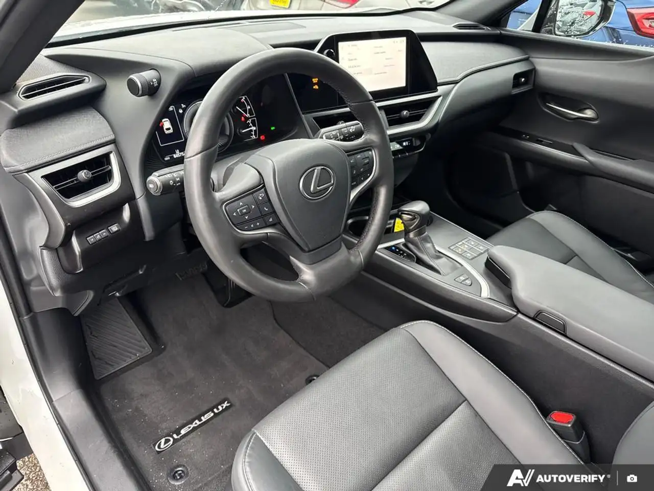 Lexus UX снимка Lexus UX