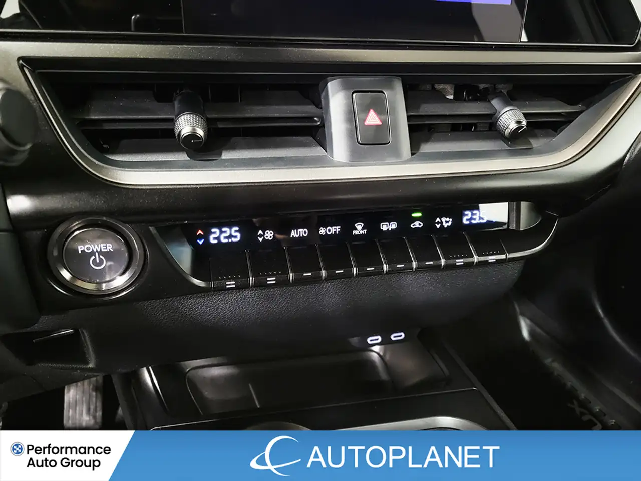 Lexus UX снимка Lexus UX