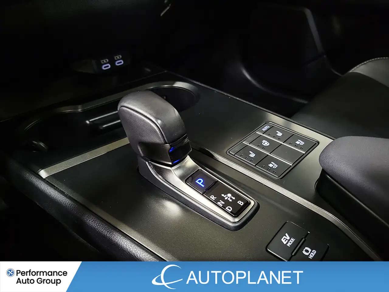 Lexus UX снимка Lexus UX