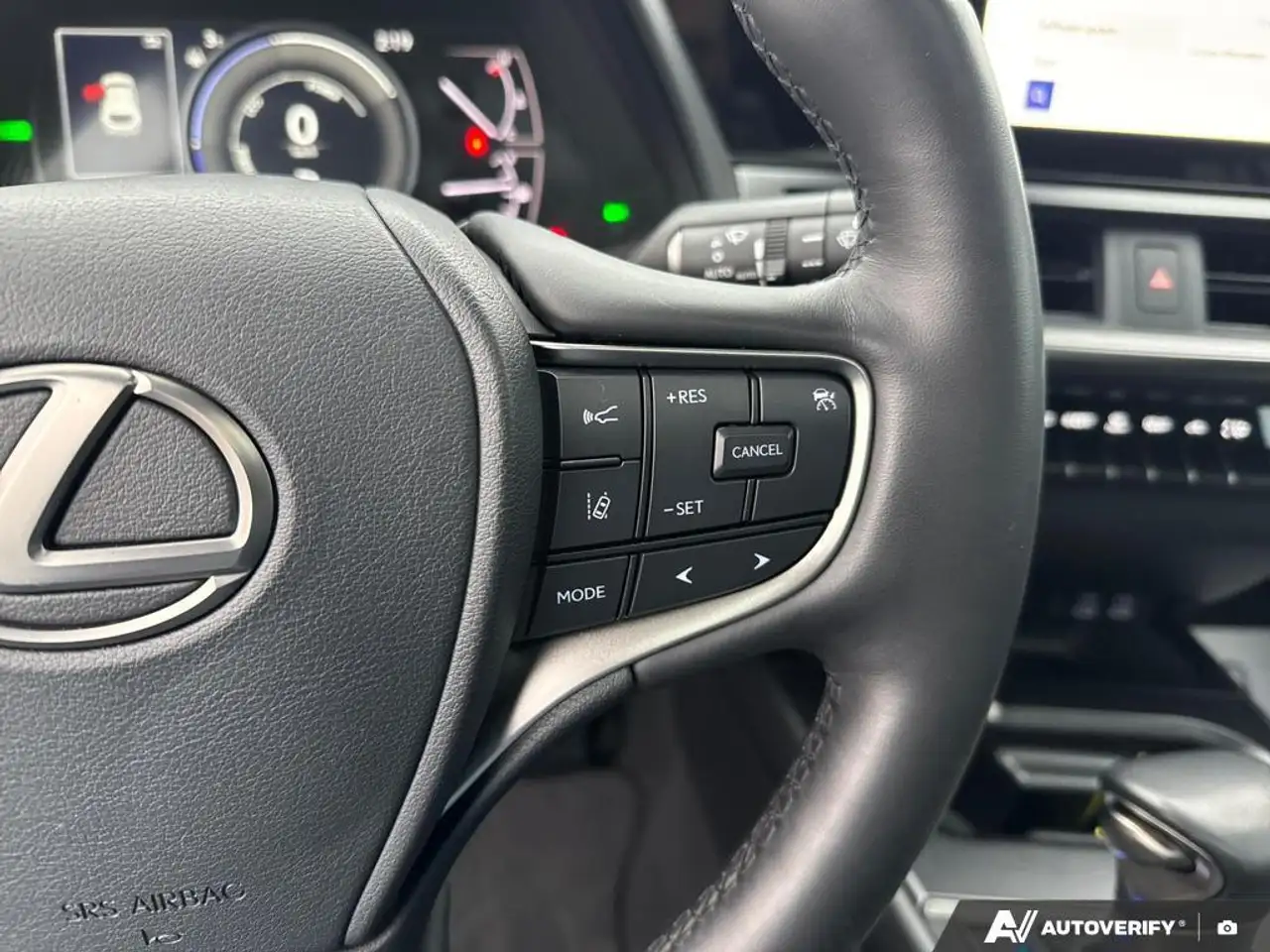 Lexus UX снимка Lexus UX