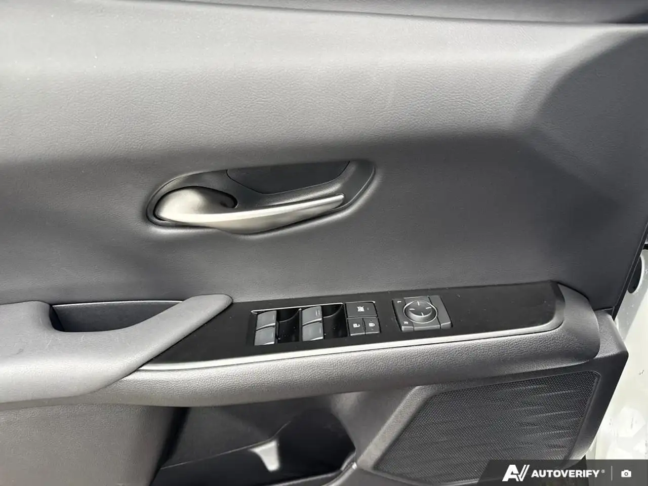 Lexus UX снимка Lexus UX