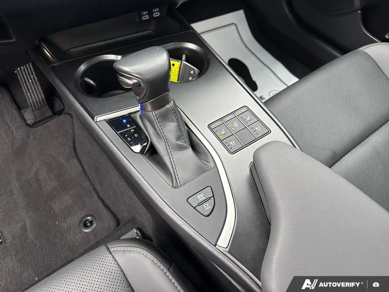 Lexus UX снимка Lexus UX