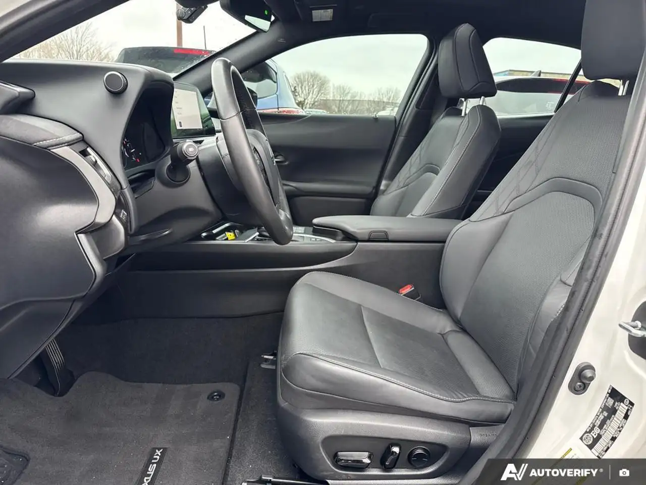 Lexus UX снимка Lexus UX