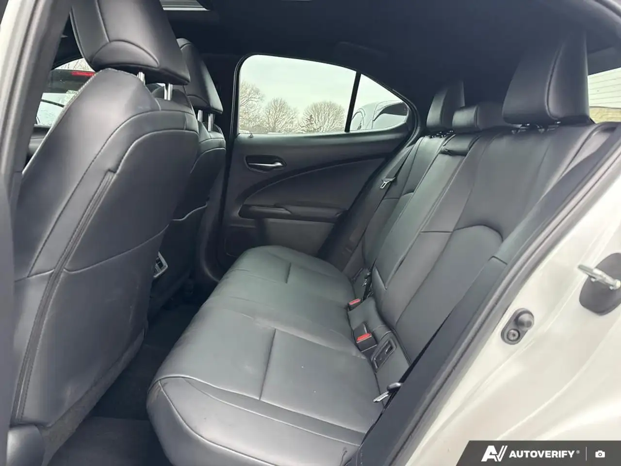 Lexus UX снимка Lexus UX