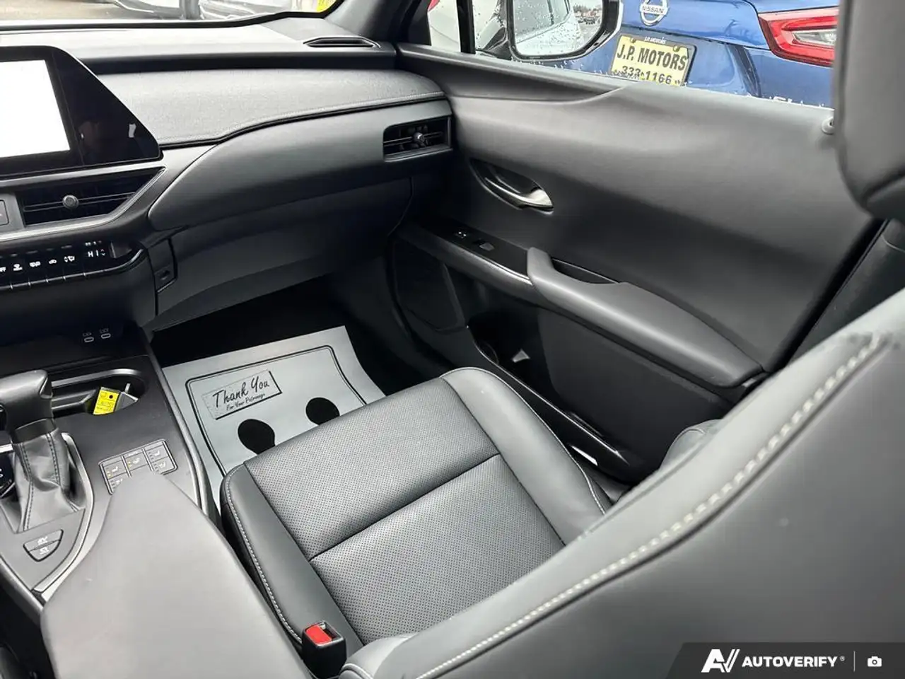 Lexus UX снимка Lexus UX