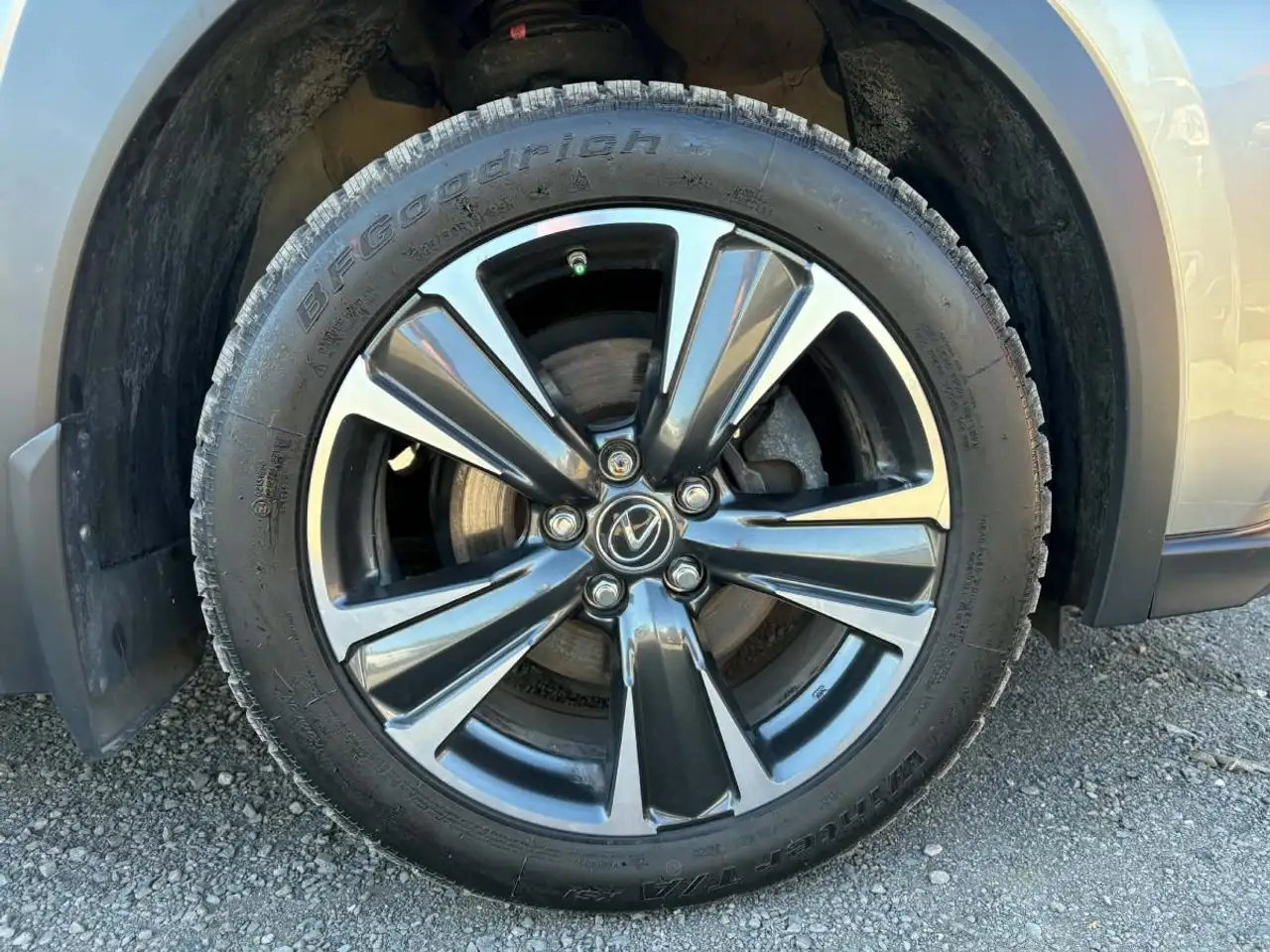 Lexus UX photo Lexus UX