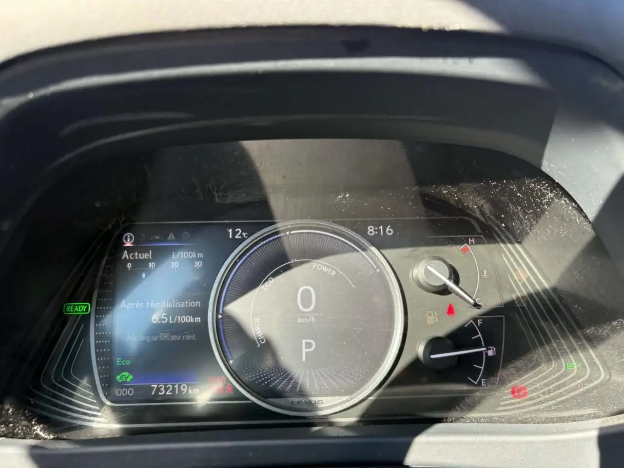 Lexus UX photo Lexus UX