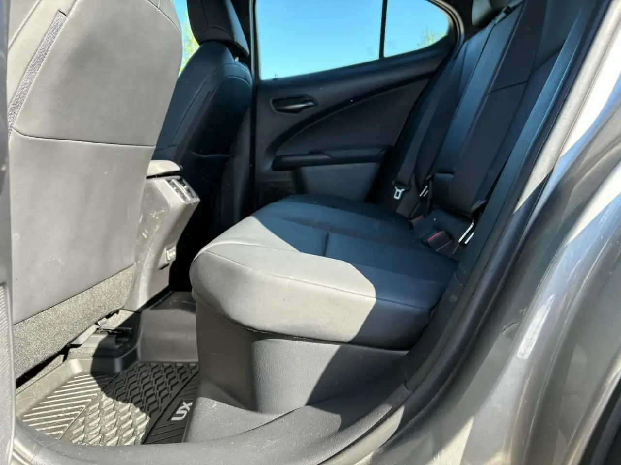 Lexus UX photo Lexus UX