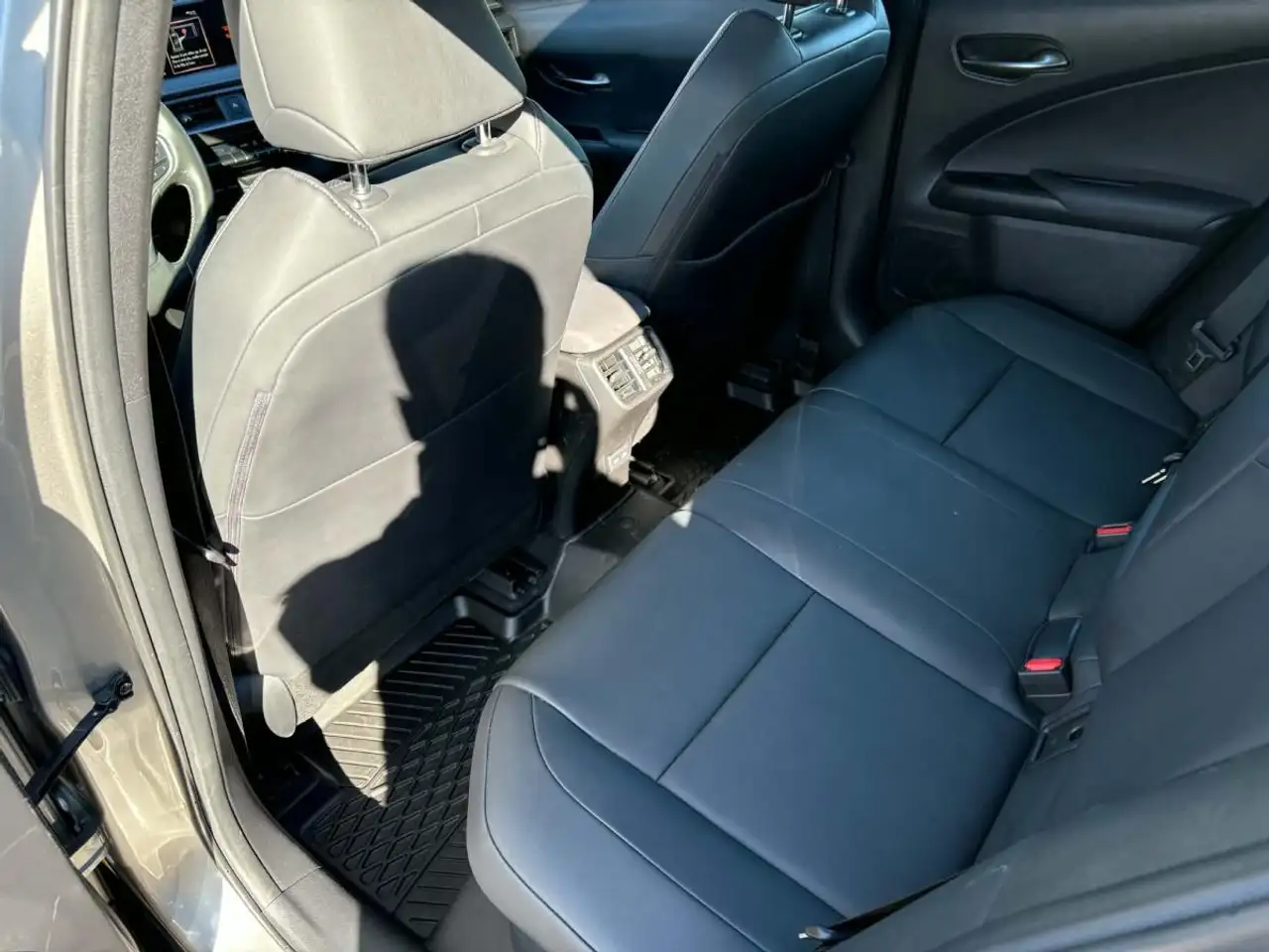 Lexus UX photo Lexus UX