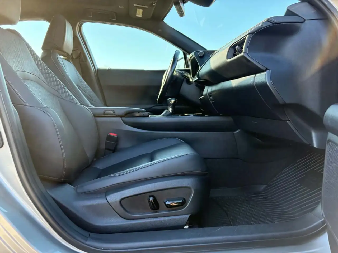 Lexus UX photo Lexus UX