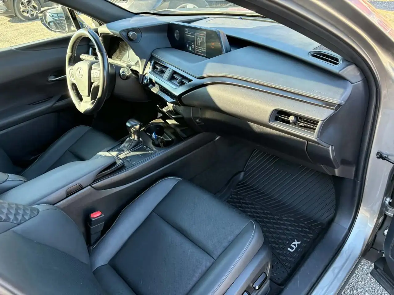 Lexus UX photo Lexus UX
