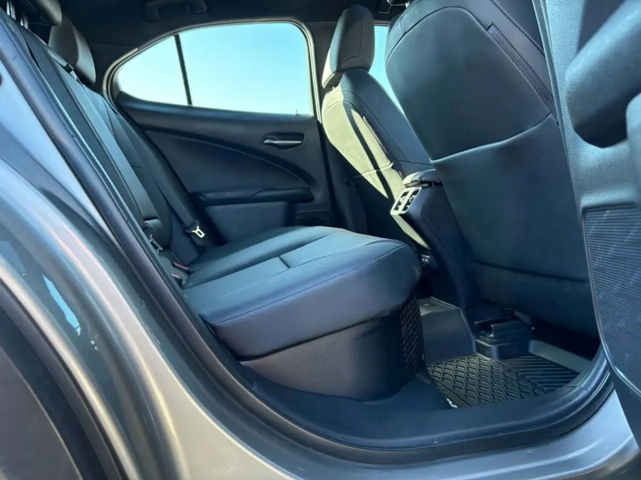 Lexus UX photo Lexus UX