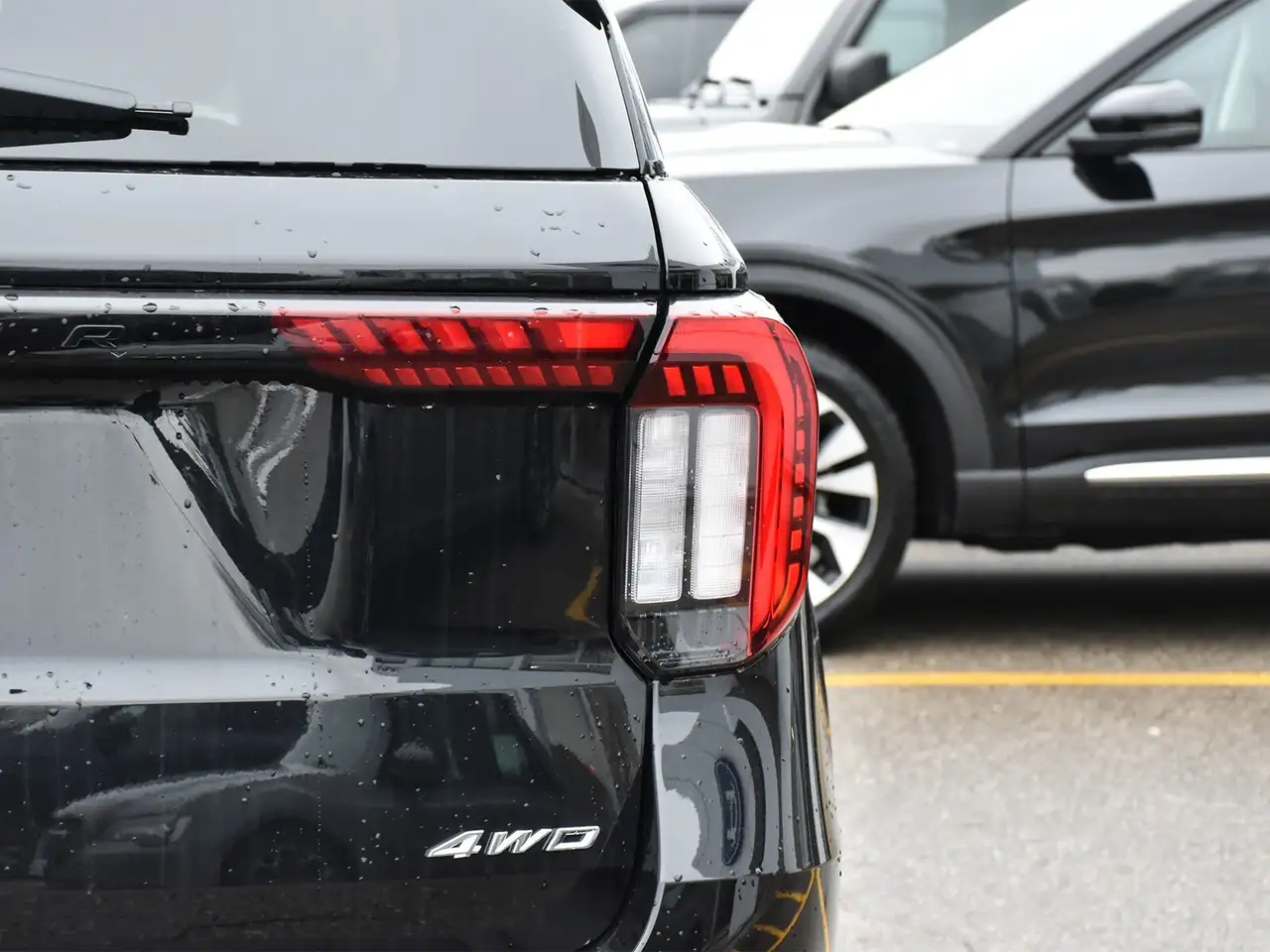 Ford Explorer photo Ford Explorer