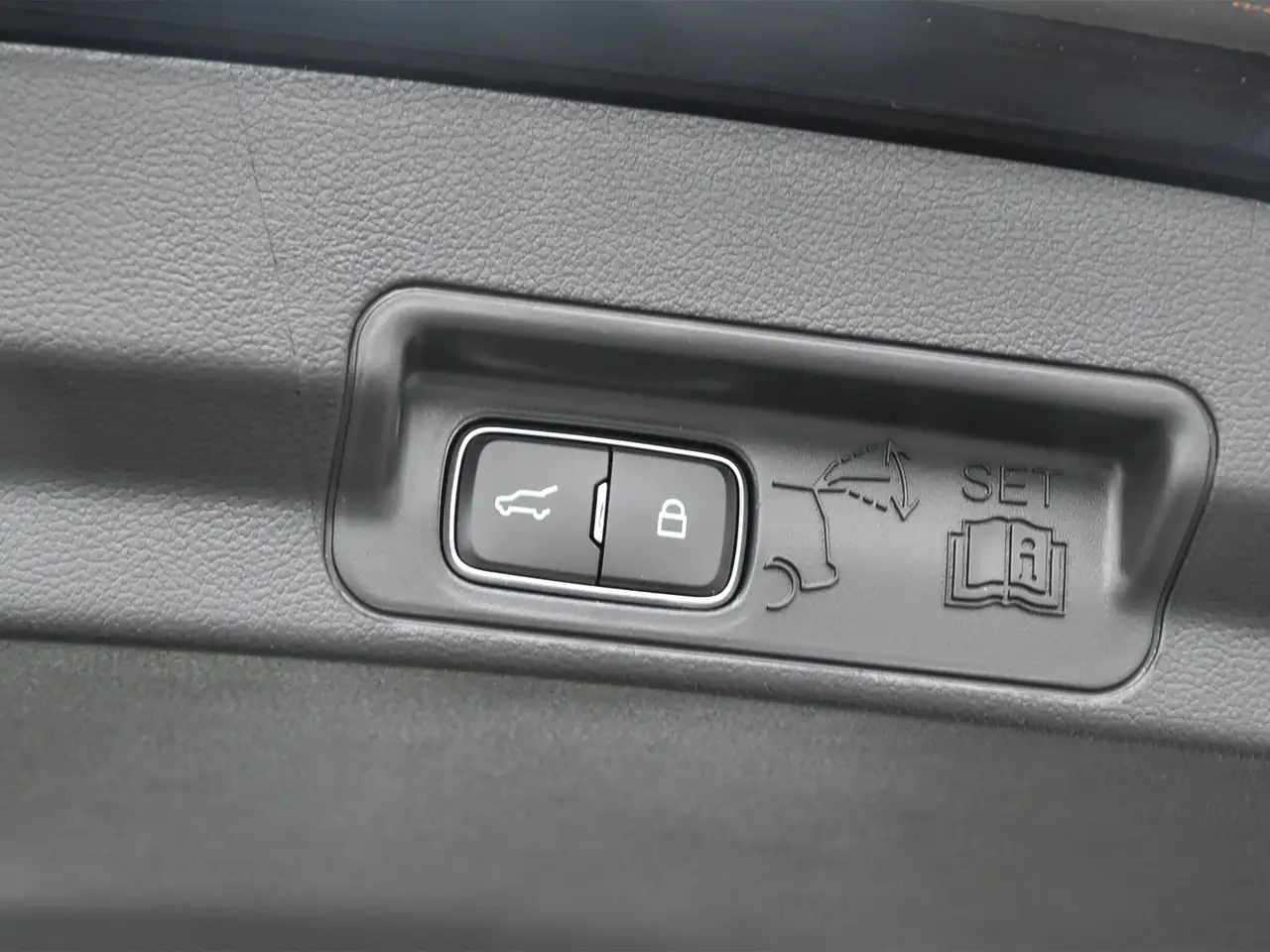 Ford Explorer photo Ford Explorer