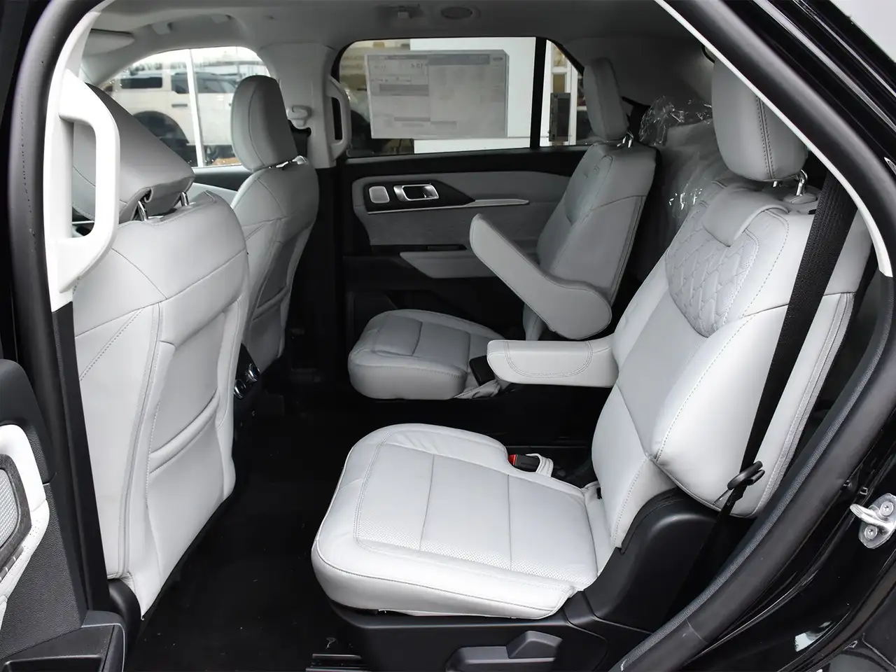 Ford Explorer photo Ford Explorer