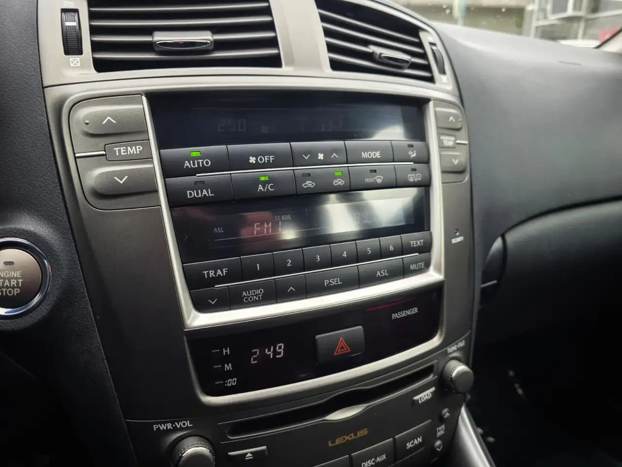 Lexus IS снимка Lexus IS