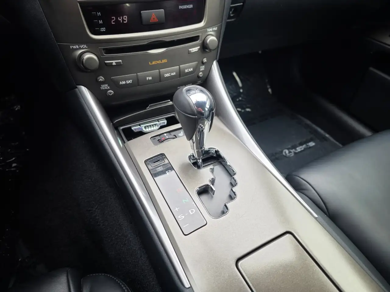Lexus IS снимка Lexus IS