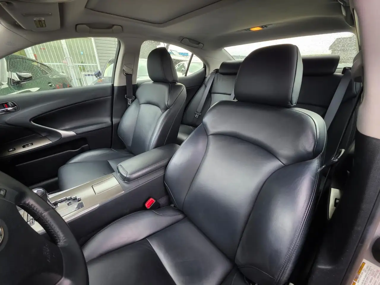 Lexus IS снимка Lexus IS