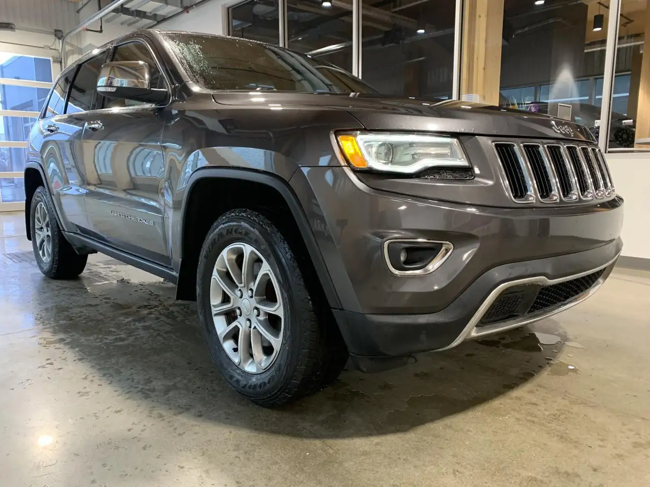 Jeep Grand Cherokee снимка Jeep Grand Cherokee