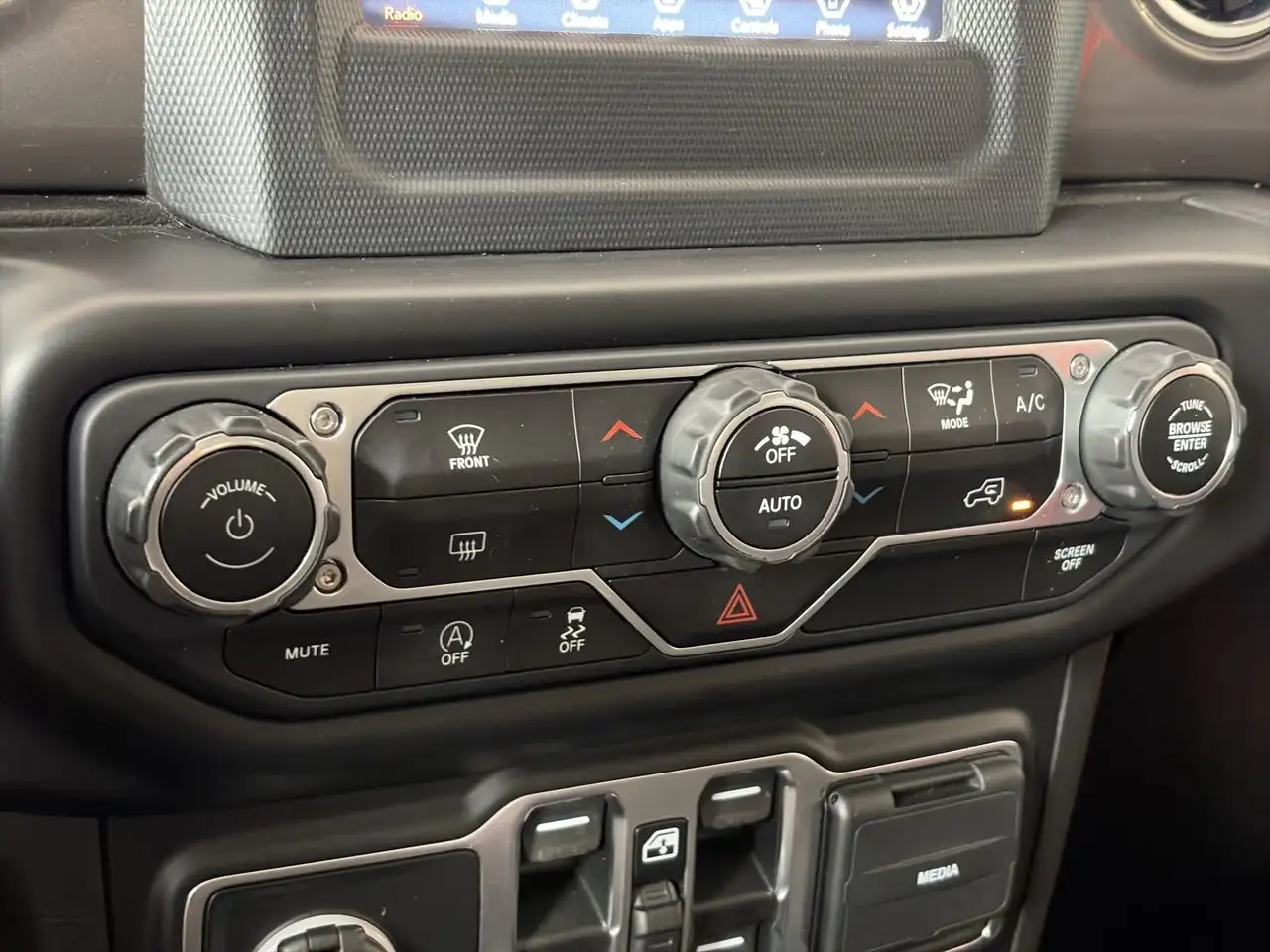 Jeep Gladiator photo Jeep Gladiator