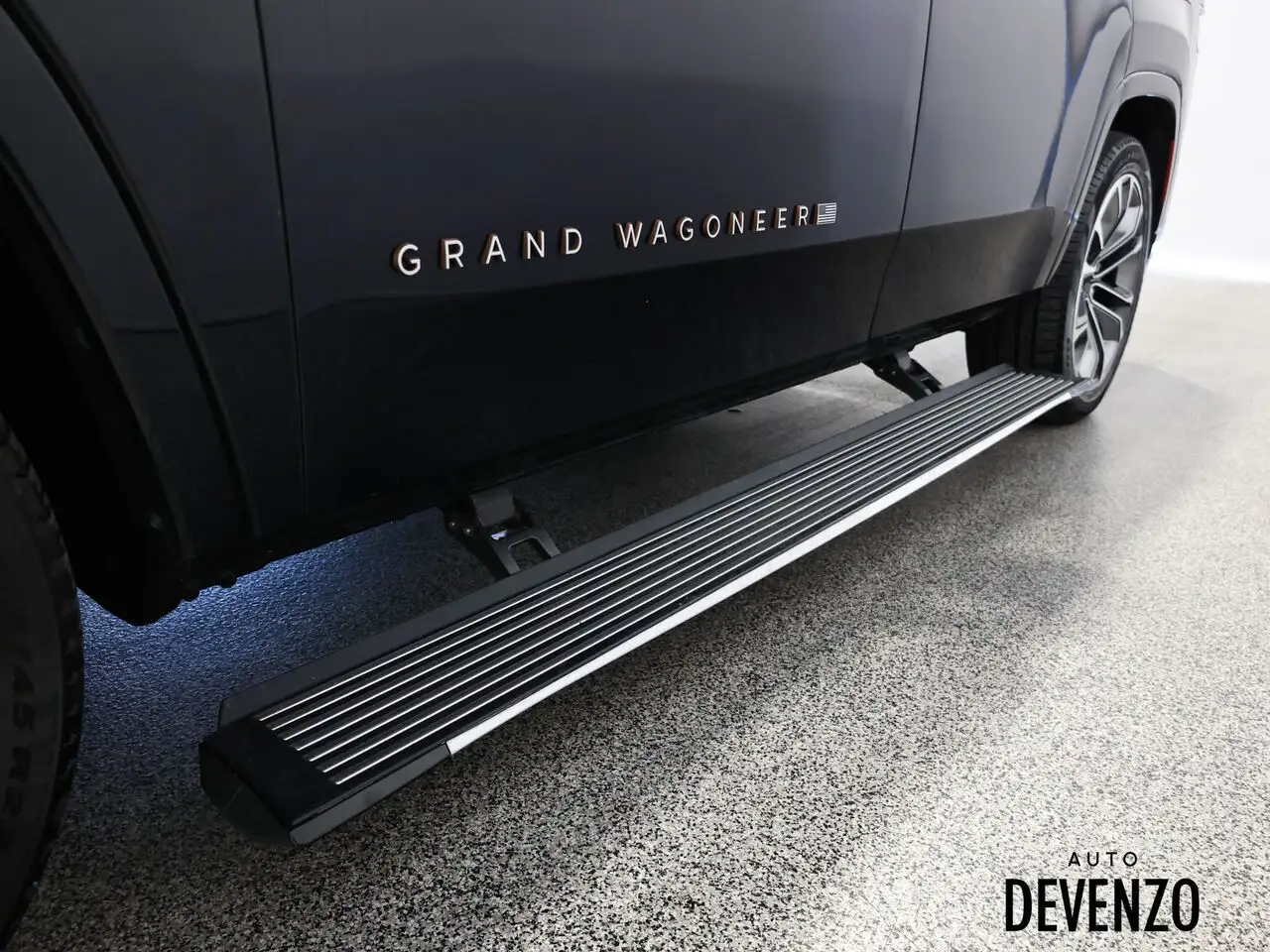 Jeep Grand Wagoneer снимка Jeep Grand Wagoneer
