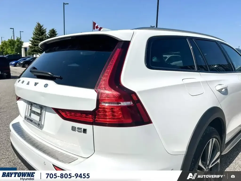 Volvo V60 Cross Country снимка Volvo V60 Cross Country