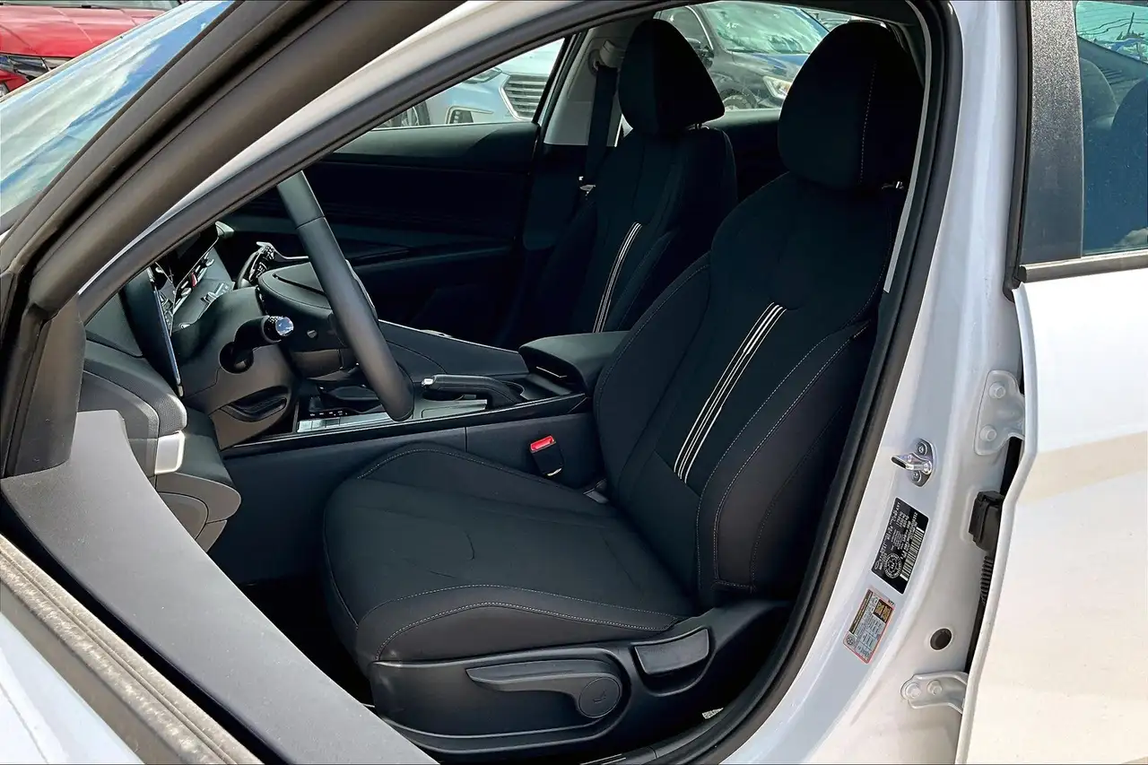 Hyundai ELANTRA fotografie Hyundai ELANTRA