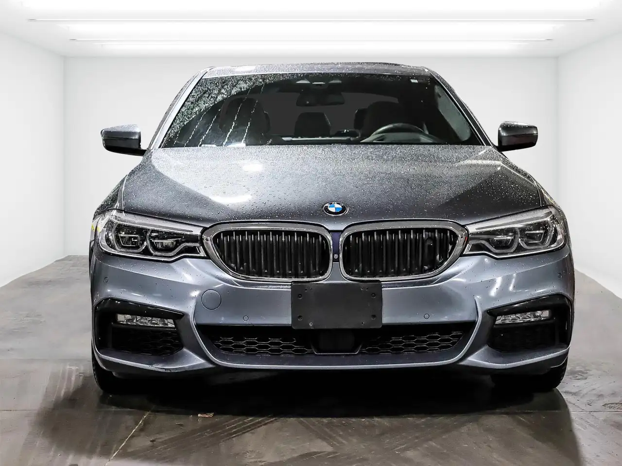BMW 5 Series снимка BMW 5 Series