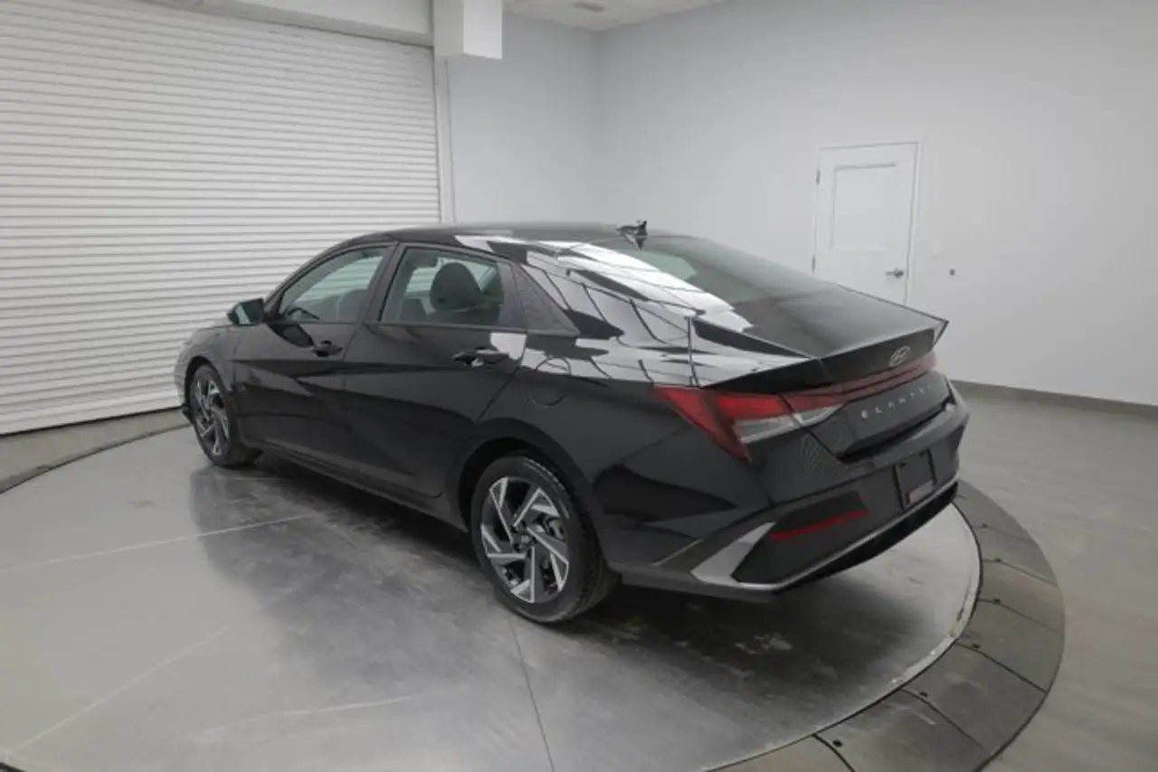 Hyundai ELANTRA fotografie Hyundai ELANTRA