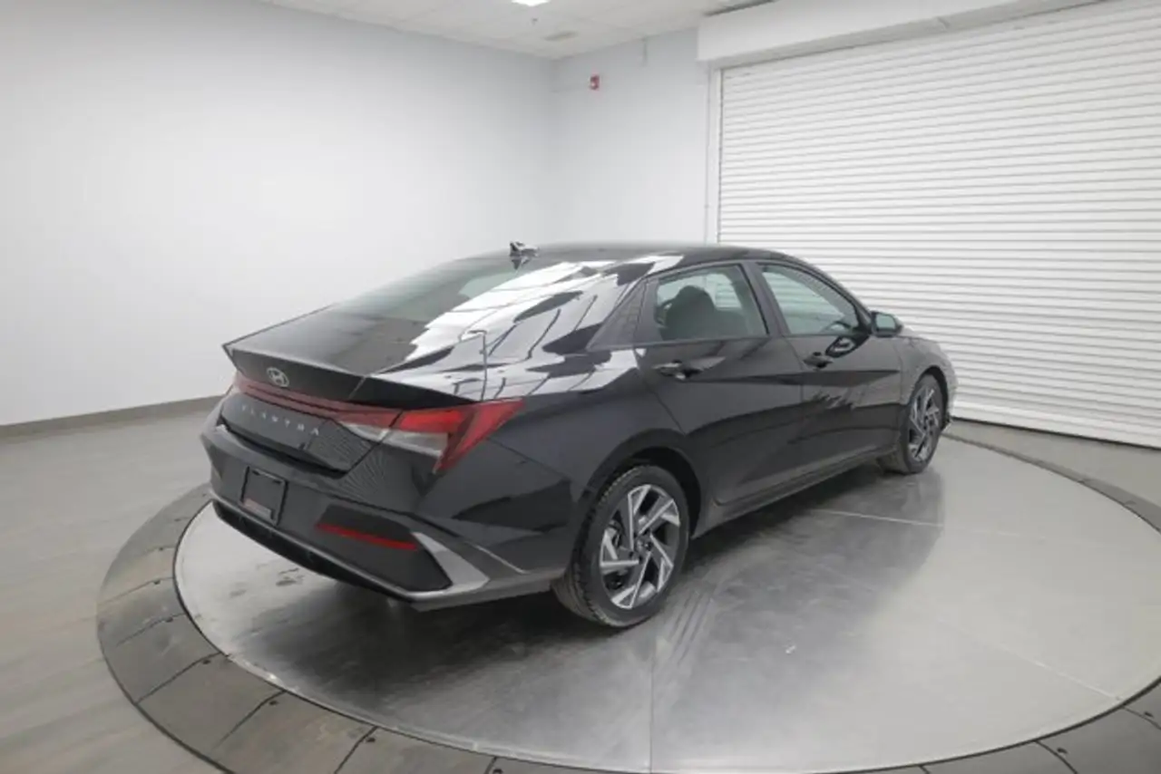 Hyundai ELANTRA fotografie Hyundai ELANTRA
