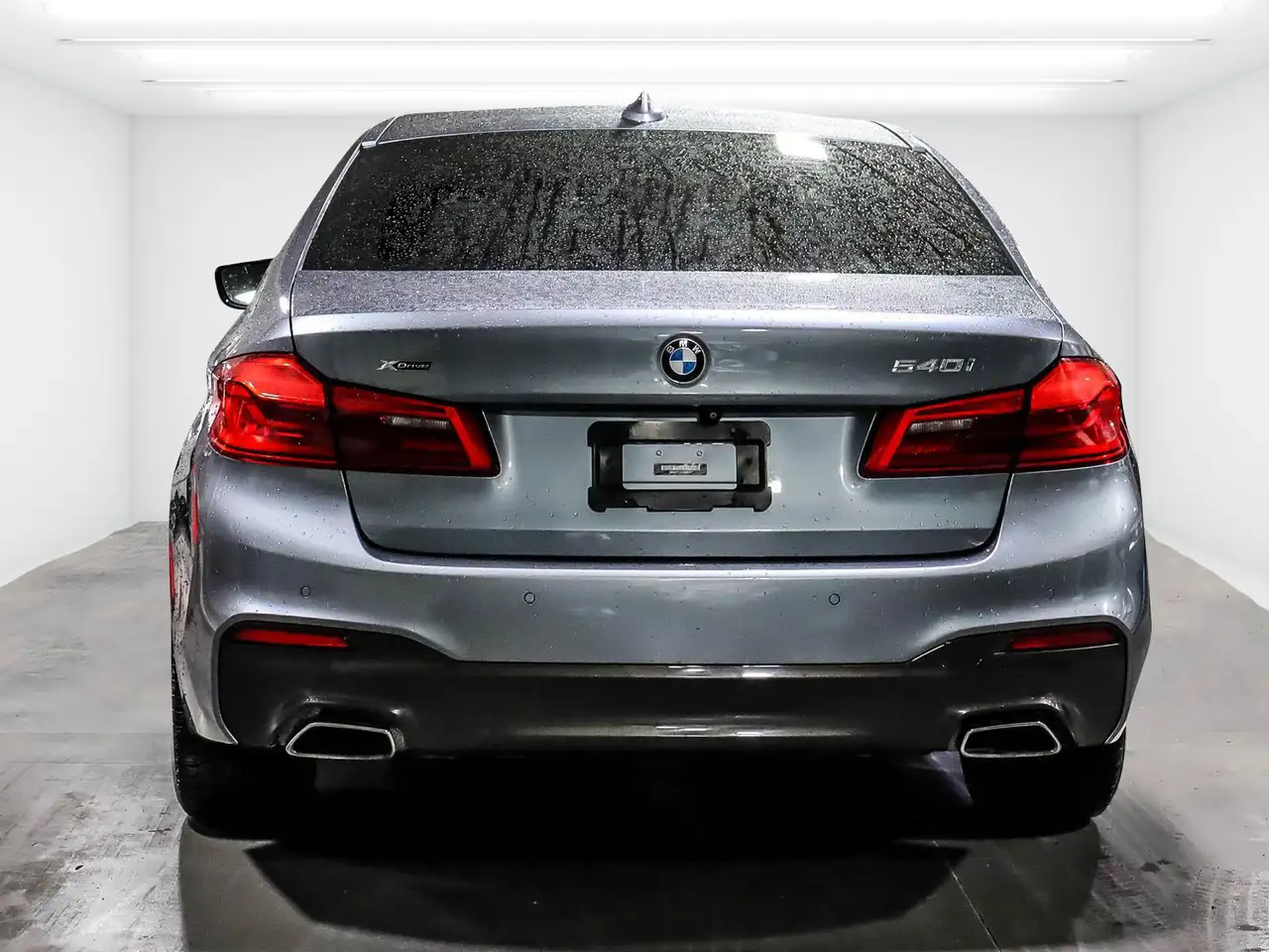BMW 5 Series снимка BMW 5 Series