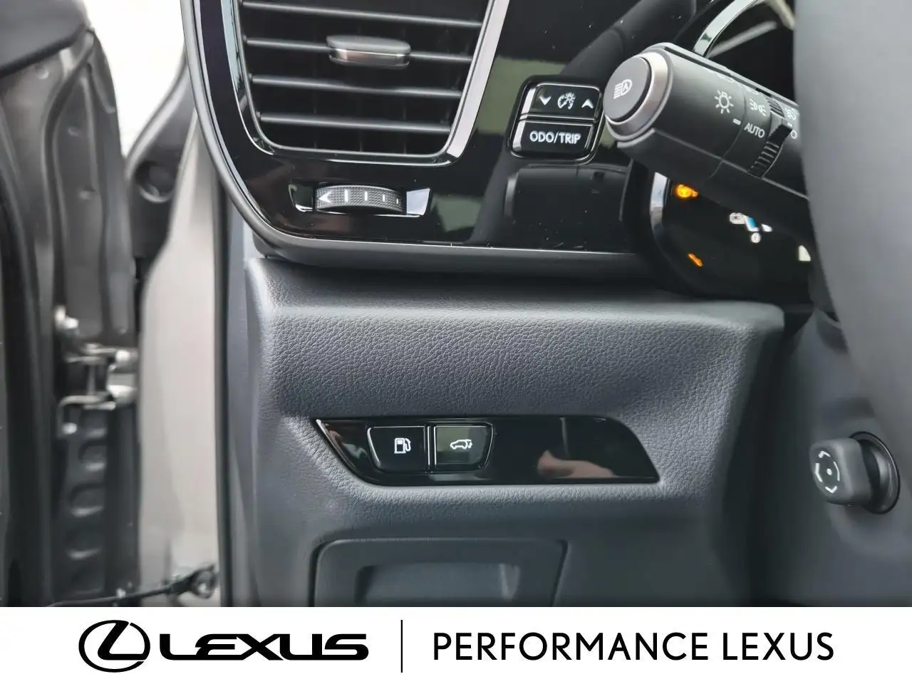 Lexus NX снимка Lexus NX