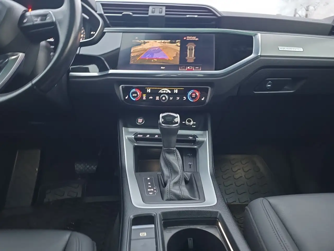 Audi Q3 снимка Audi Q3